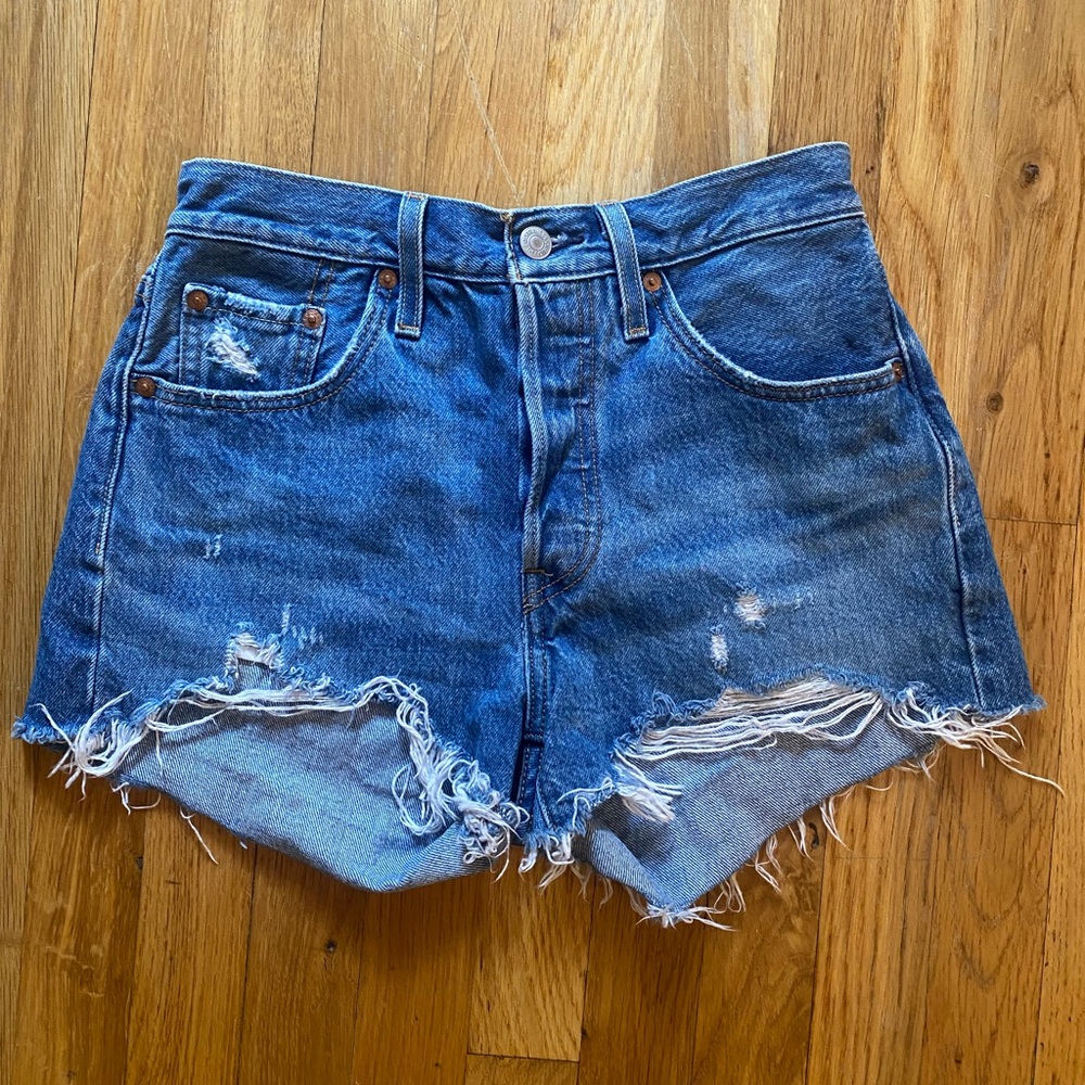 Levi | 501 blue denim shorts